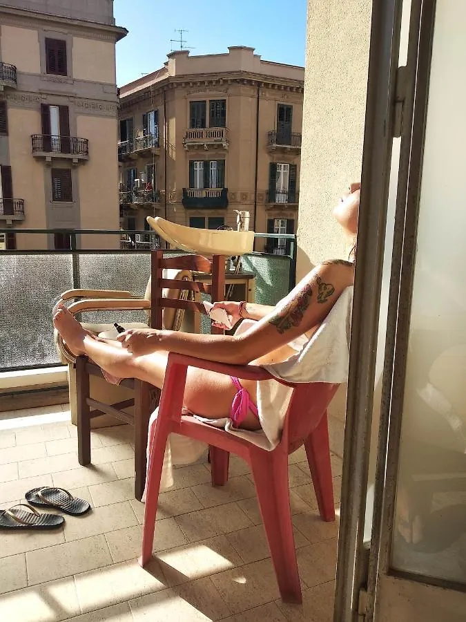 Solo Single Under 40 - Fkk Naturist Culture - Volunteer Welcome 0*, パレルモ イタリア